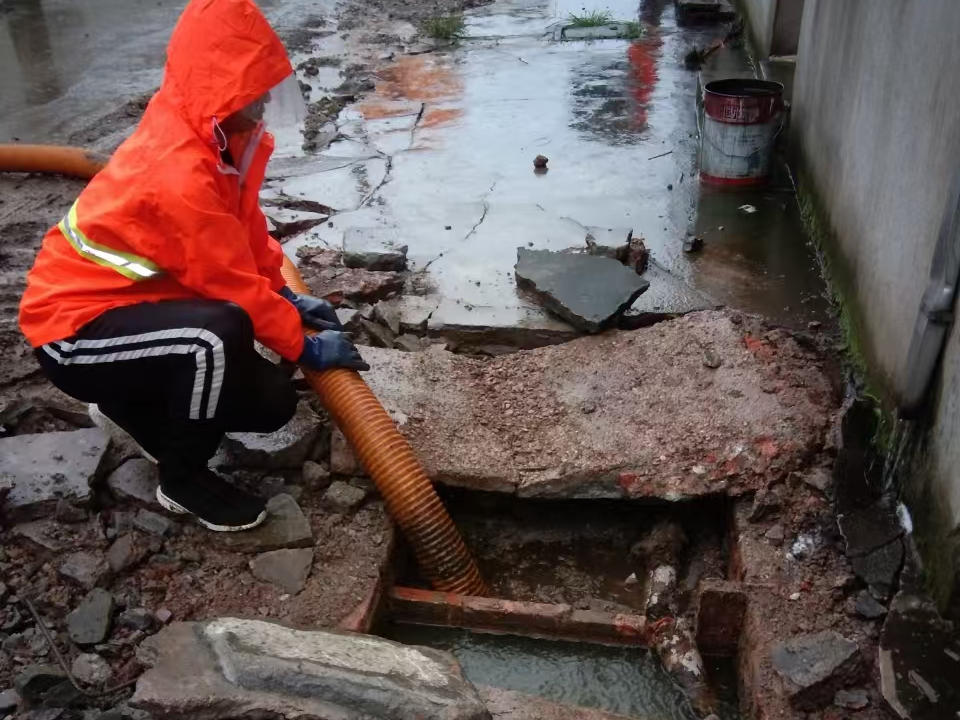 伊川专业清理污水池 炜誉市政以规范流程守护城市 “肠道”