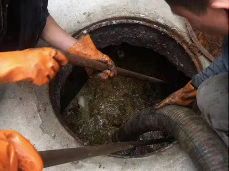 伊川清理化粪池时如何避免沼气的危害？